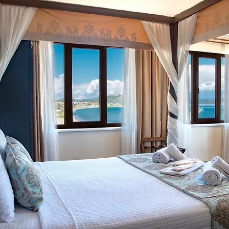 Cunda Aksaç Otel Ayvalı